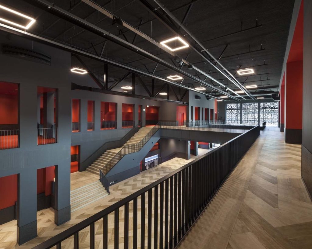 طراحی معماری و ساختار مجموعه و تئاتر در هلند - گروه معماری بنیستا